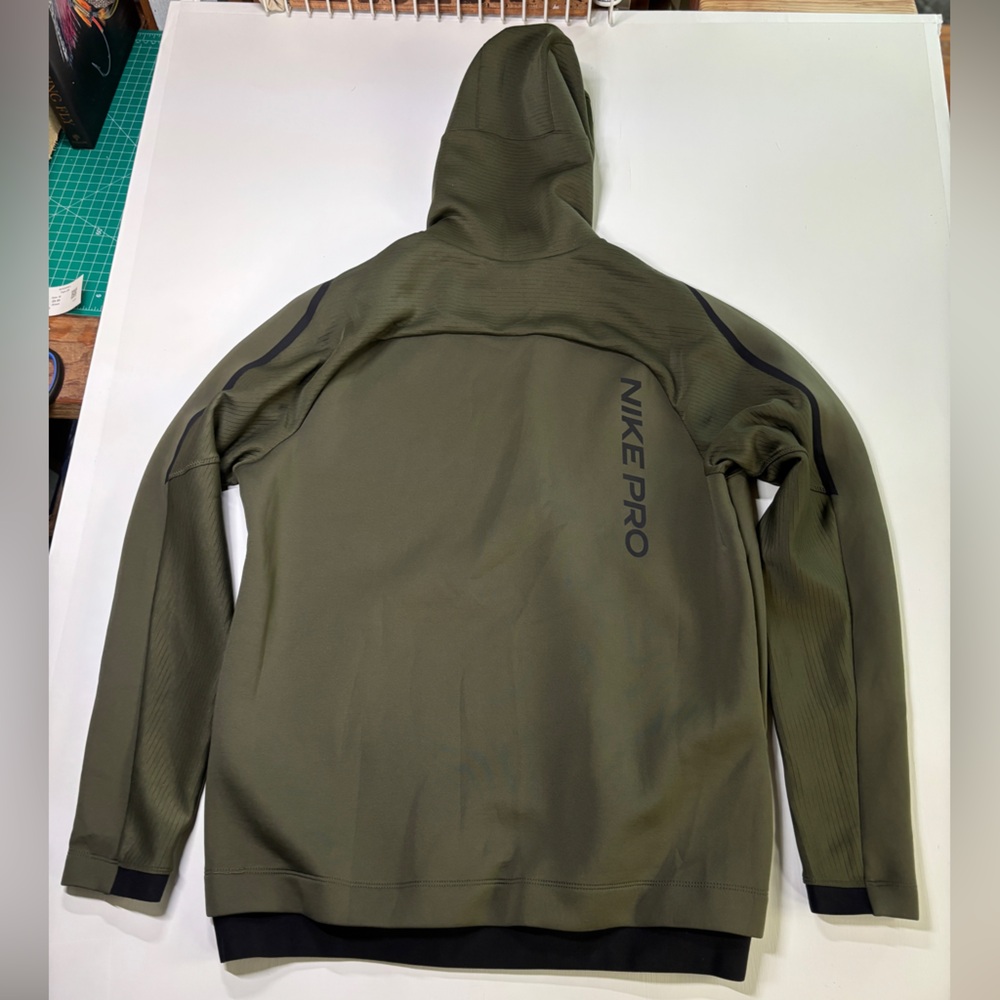 Nike Pro Dri-FIT Olive Green Hoodie Men’s Medium Athletic Pullover - Picture 3 of 5